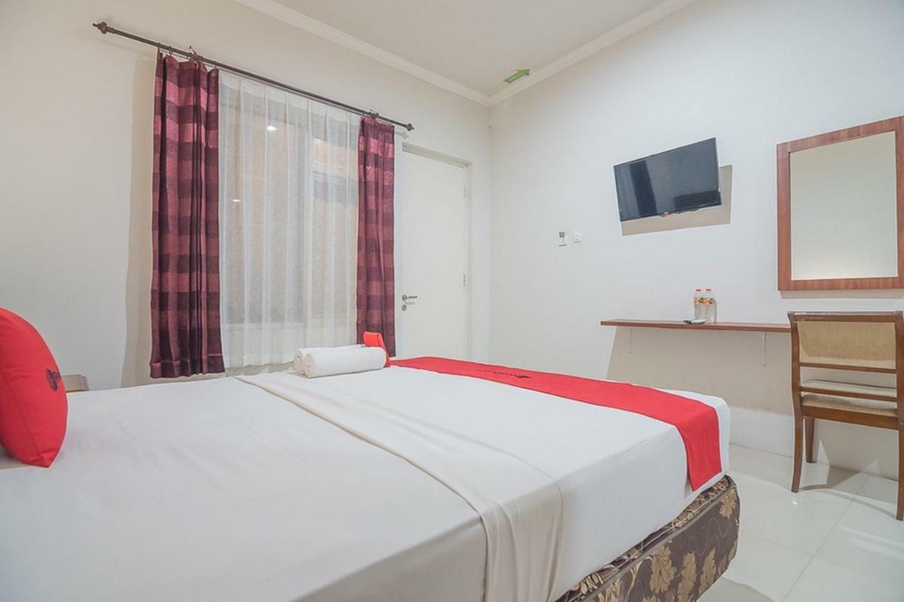 Hotel Reddoorz Near Alun Alun Subang Exterior foto