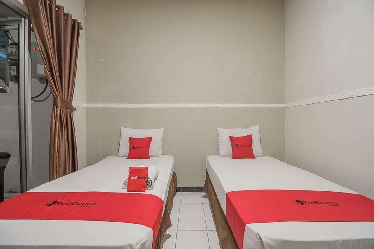 Hotel Reddoorz Near Alun Alun Subang Exterior foto