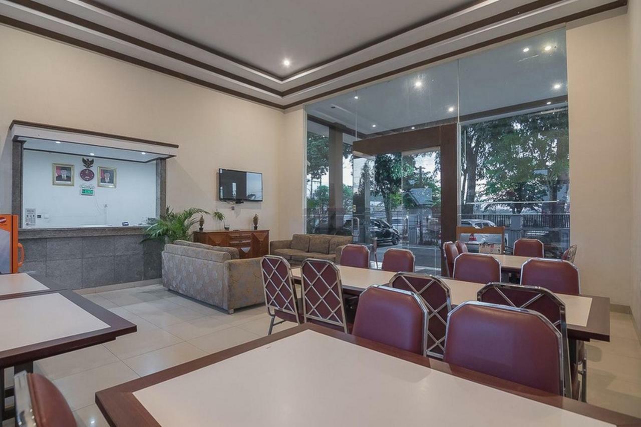Hotel Reddoorz Near Alun Alun Subang Exterior foto