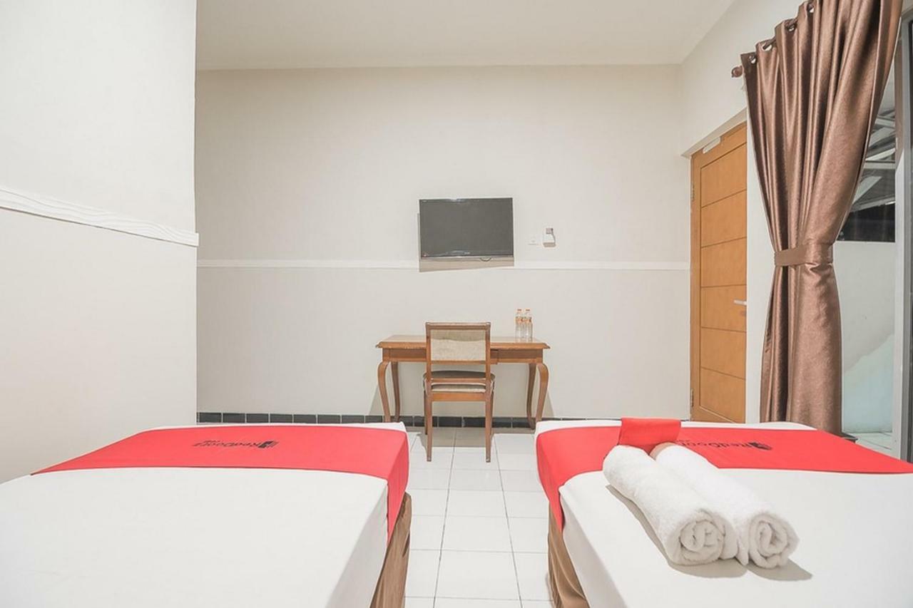 Hotel Reddoorz Near Alun Alun Subang Exterior foto